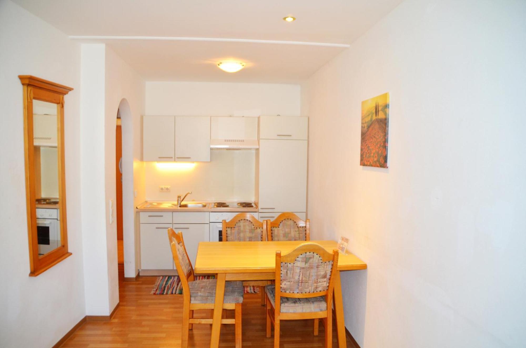 Neue Post - Apartments Zell am See Room photo